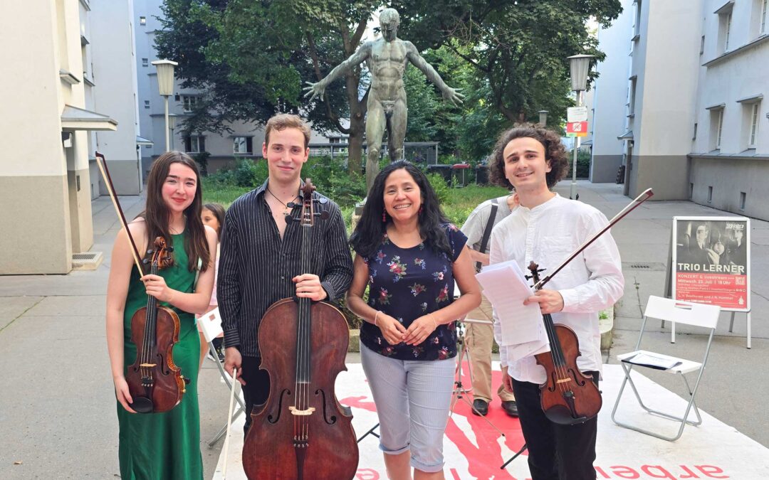 Das Trio Lerner (Miloš Stosiek, Julieanne Forrest & Niko Zakradze) mit Maria Taramona