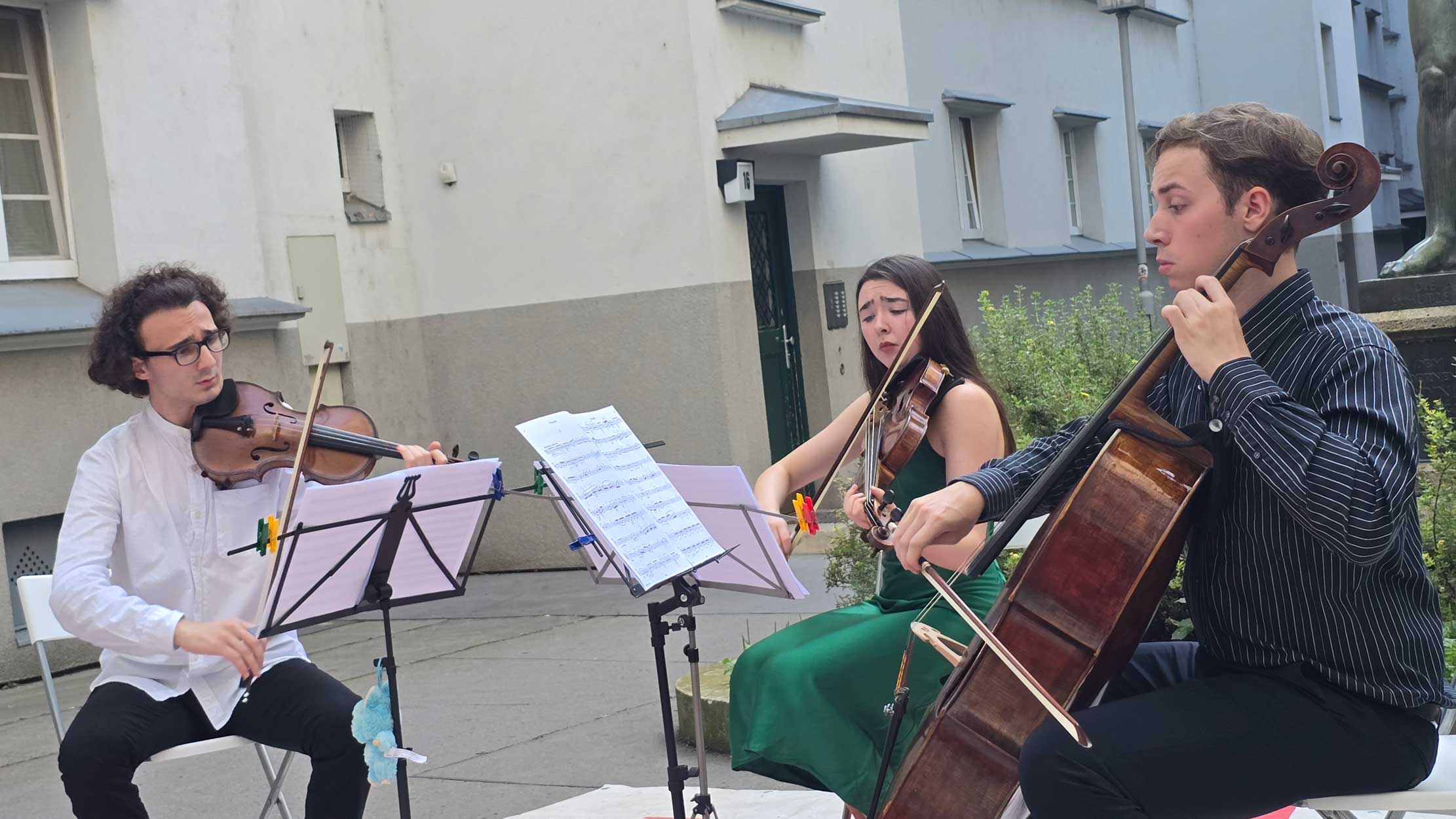 Das Trio Lerner (Miloš Stosiek, Julieanne Forrest & Niko Zakradze)